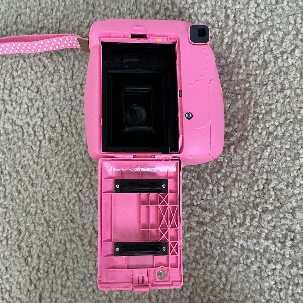 Instax RARE COLOR Mini 9 Flamingo Pink Instant Camera with Polka Dot Wrist Strap - Picture 4 of 7
